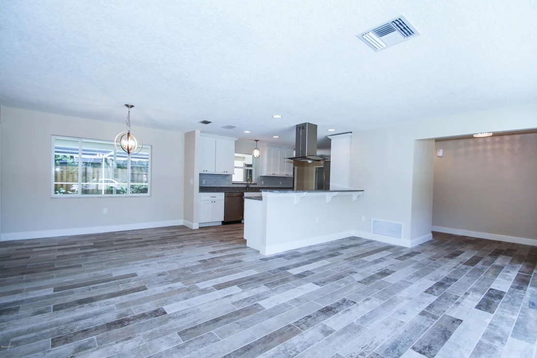 Photo of 465 Seabreeze Drive