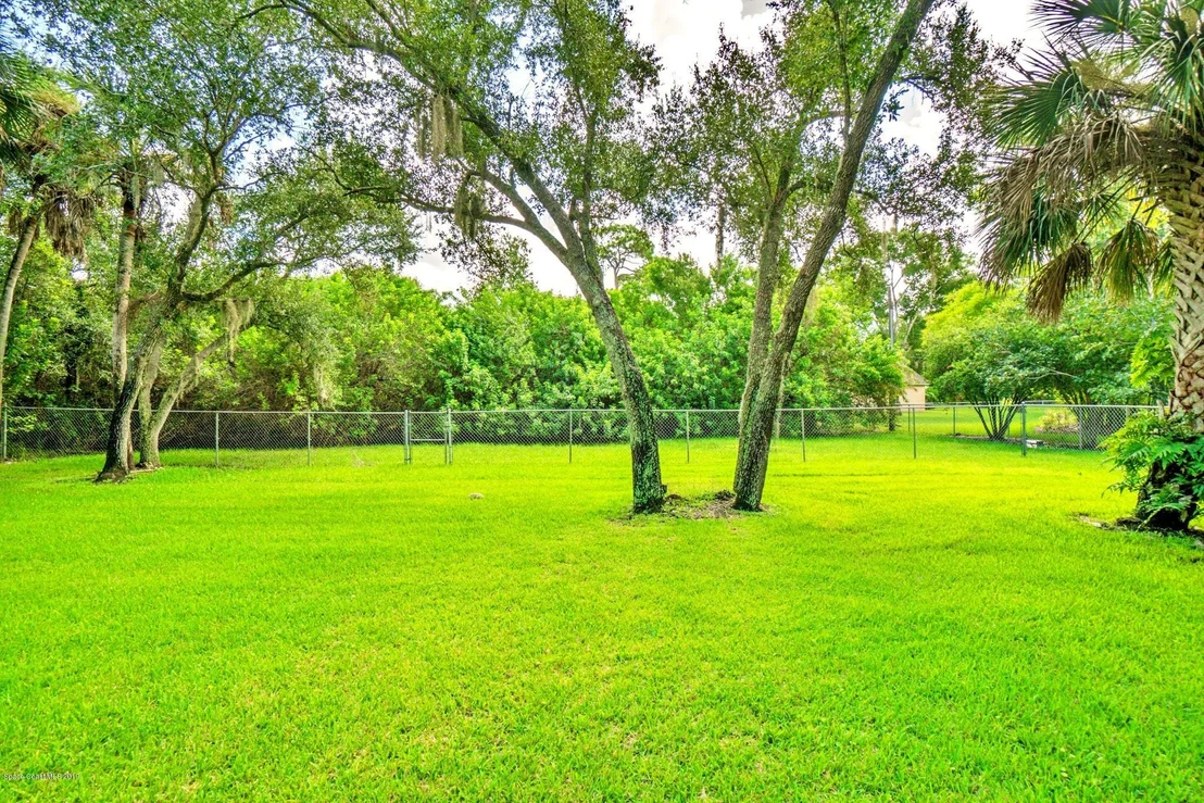 Photo of 1808 Live Oak Drive N