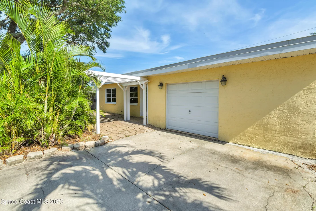 Photo of 325 Cinnamon Drive