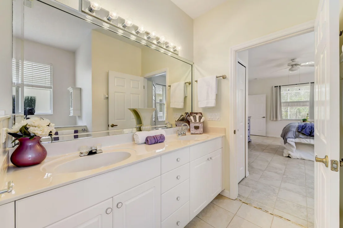 Photo of 4621 Portage Trail