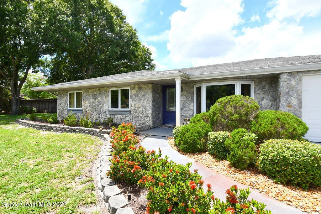 Photo of 1241 Riviera Drive NE