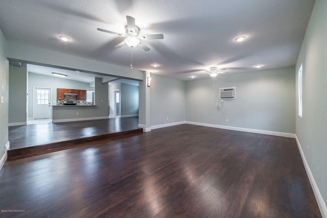 Photo of 954 Bianca Drive NE
