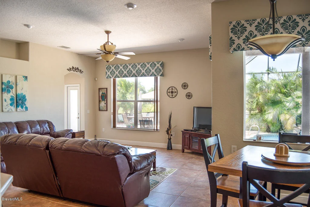 Photo of 2374 Botanica Circle
