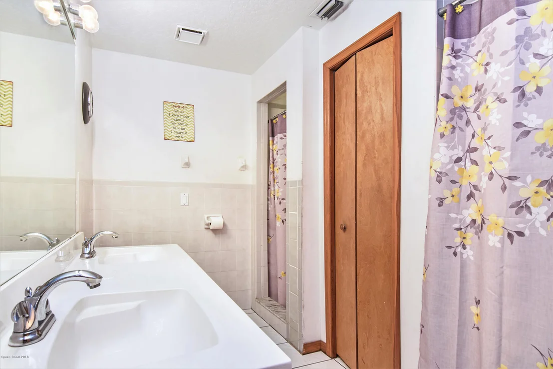 Photo of 5265 Pine Street
