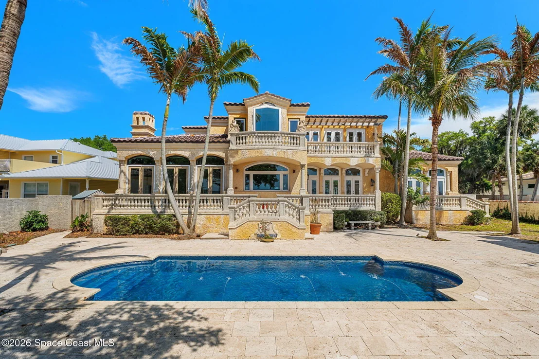 Photo of 1000 N Riverside Drive