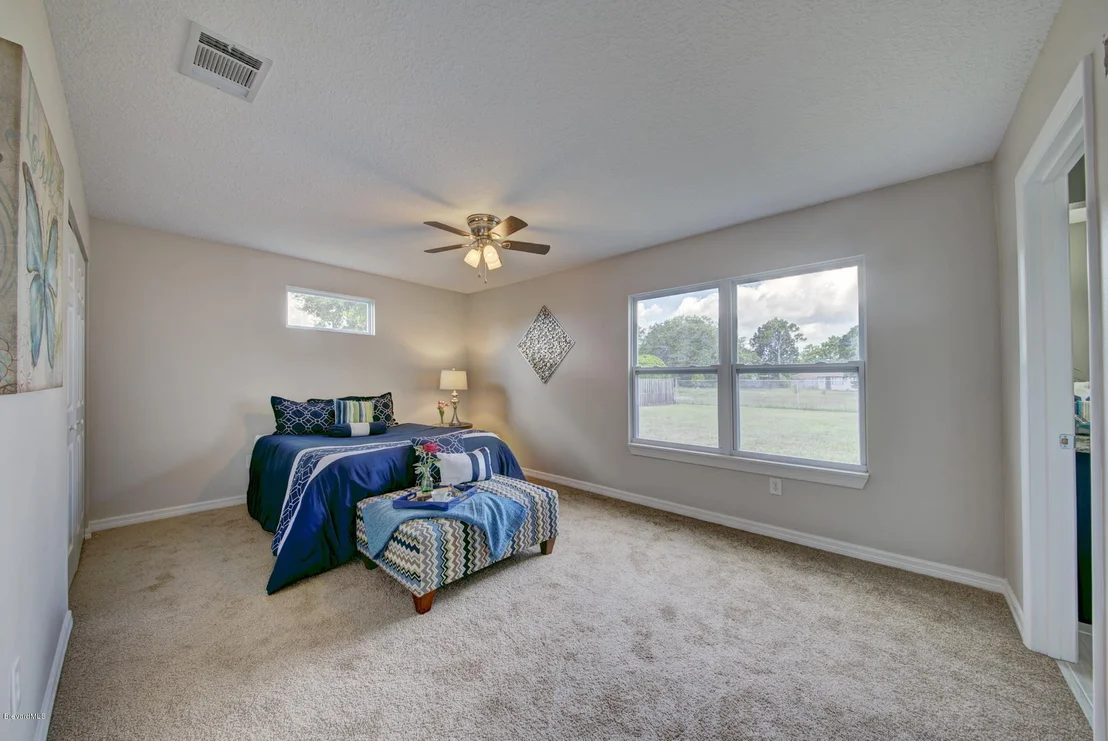 Photo of 1025 Riviera Drive NE