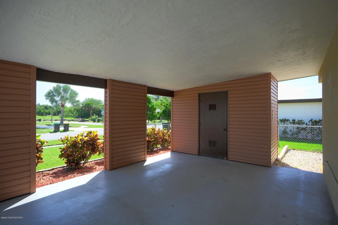 Photo of 930 Darwin Lane NE