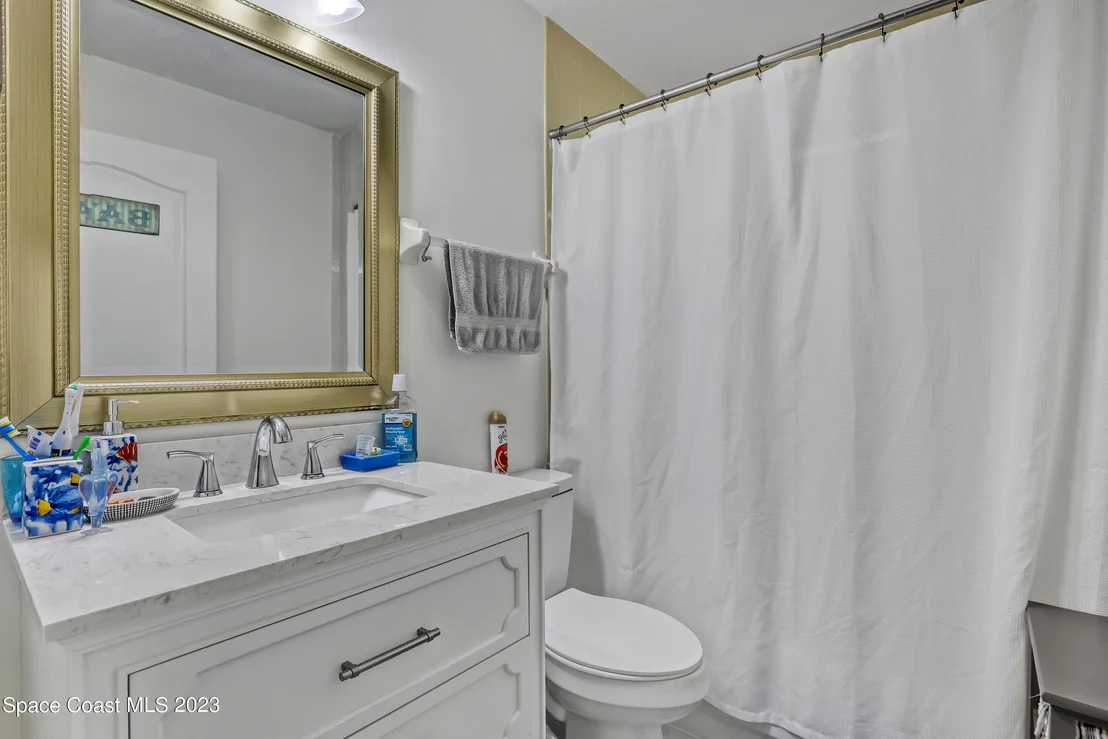 Photo of 6067 Oak Street