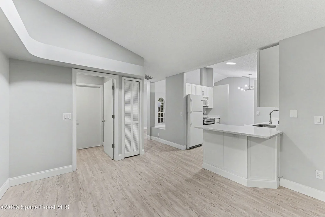 Photo of 876 Brookview Lane