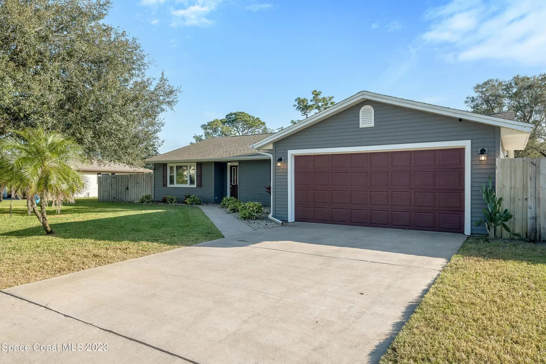 Photo of 2624 School Drive NE