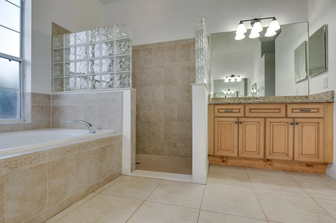 Photo of 2118 Windbrook Drive SE