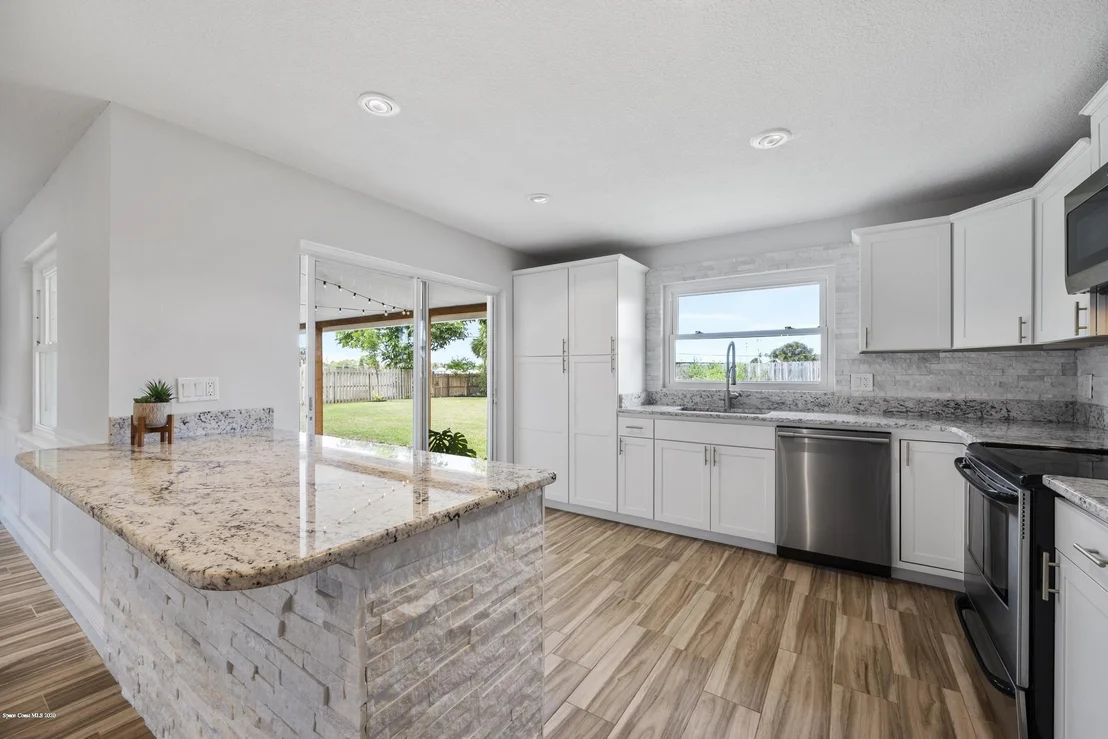 Photo of 541 Biscayne Drive