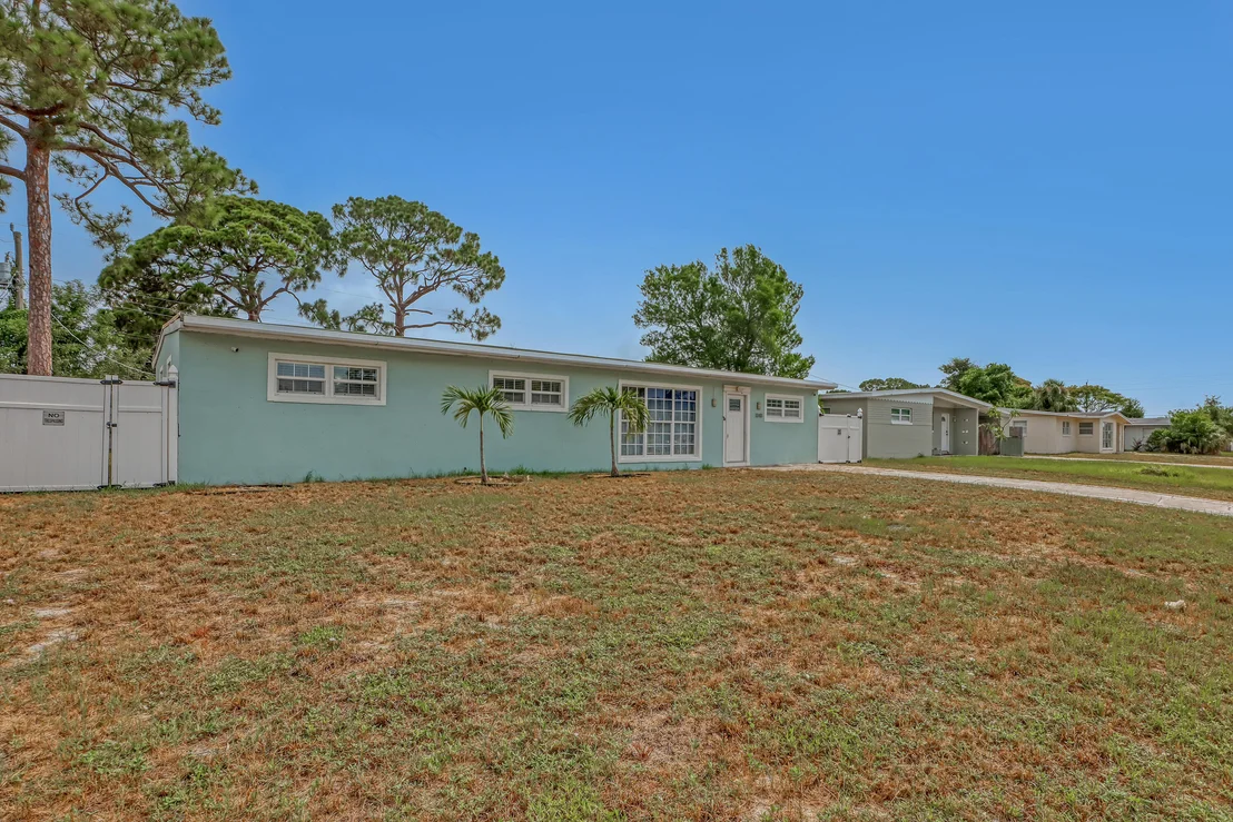 Photo of 1048 Azalea Lane