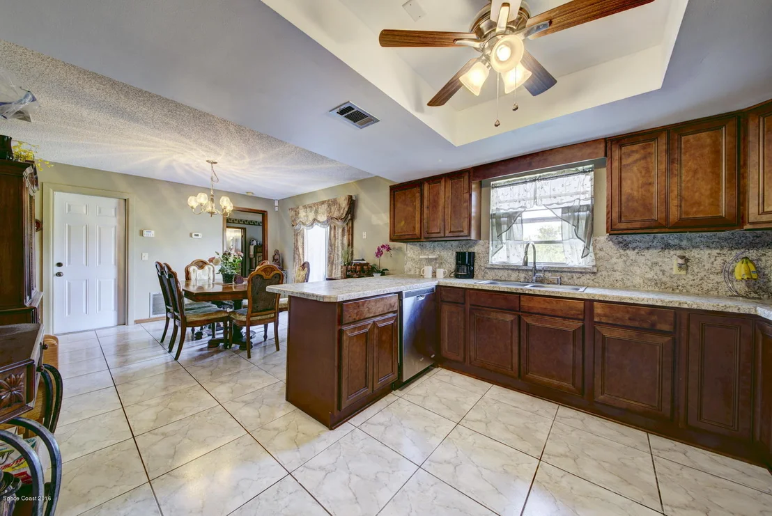Photo of 1008 Sycamore Drive