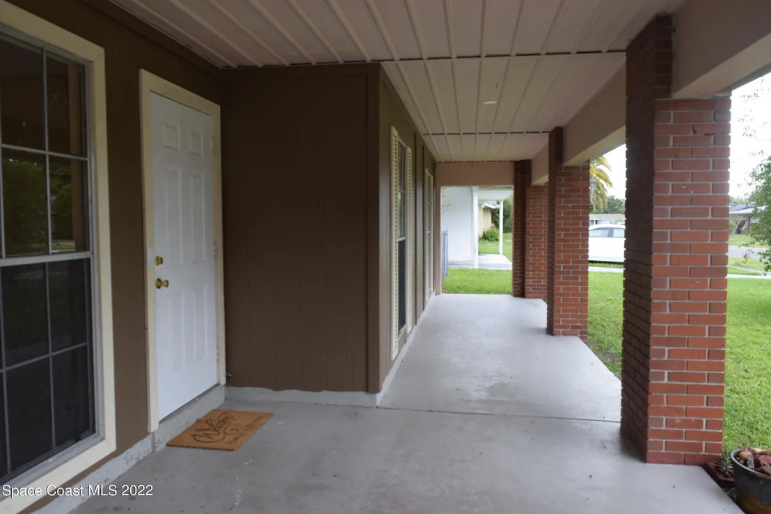 Photo of 771 Cobblestone Lane NE