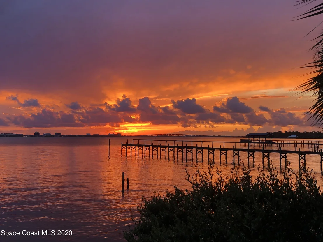 Photo of 807 Riverside Drive