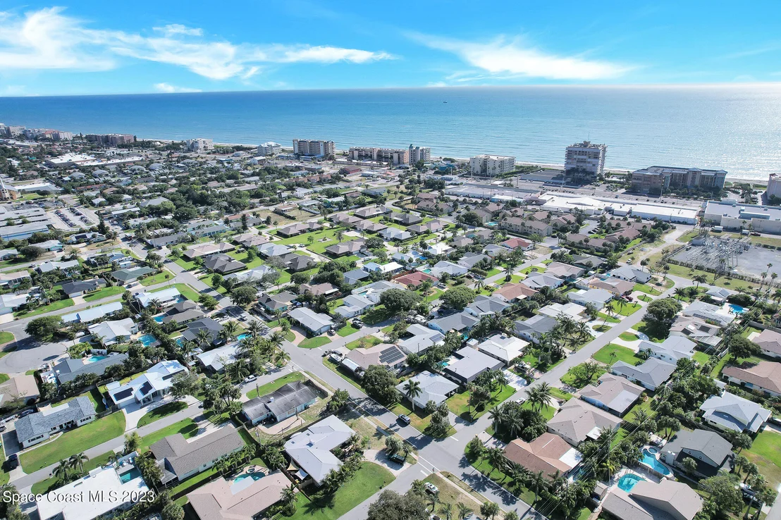 Photo of 380 Bahama Drive
