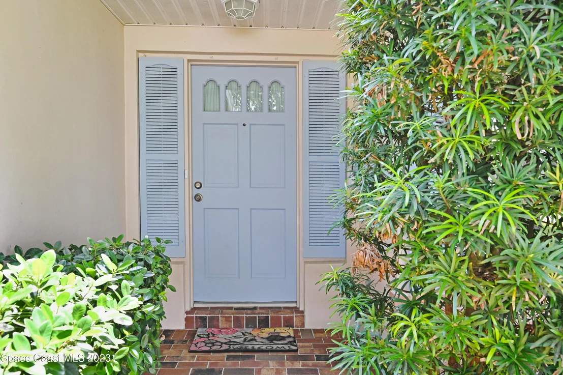 Photo of 621 N Robert Way
