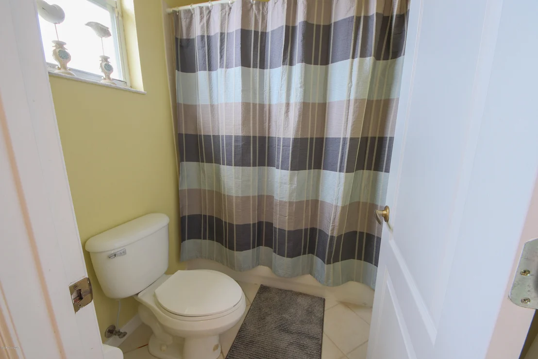 Photo of 885 Chatsworth Drive