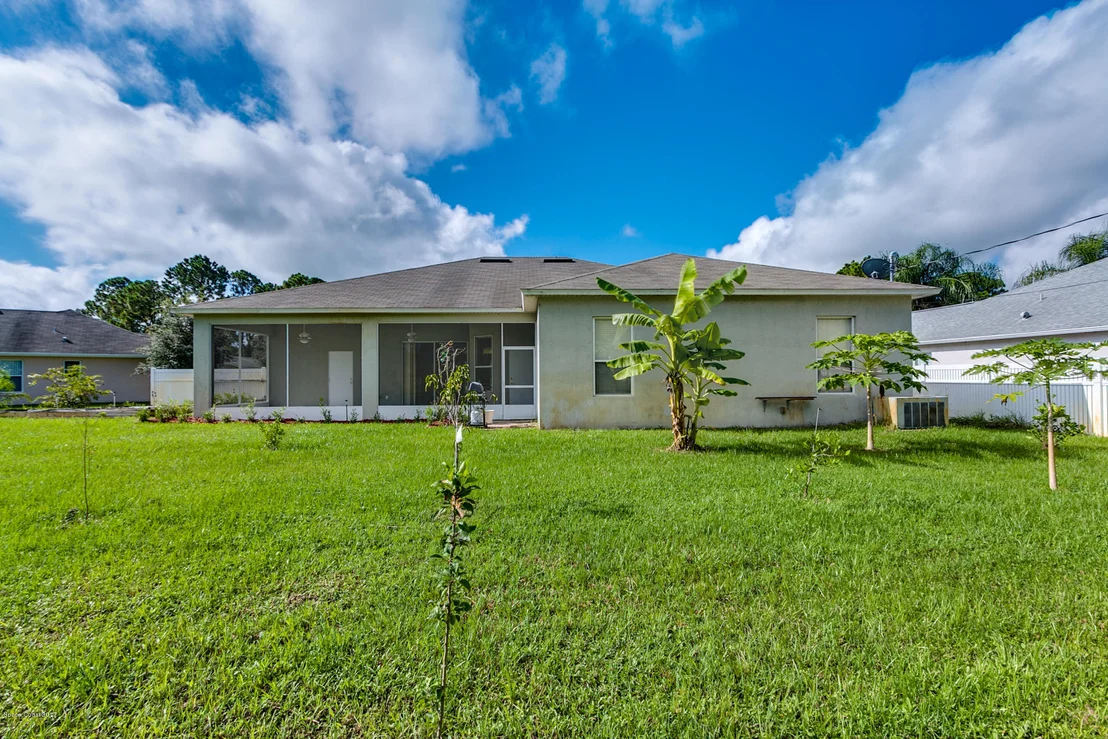 Photo of 899 Lyons Circle NW