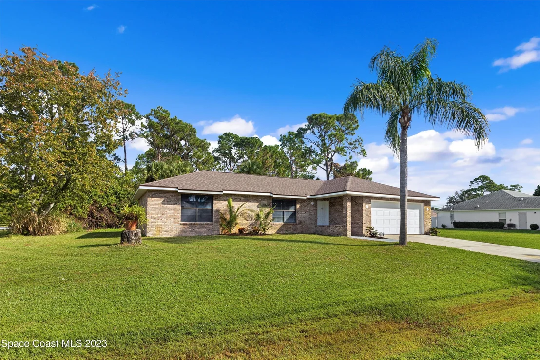 Photo of 647 Bryant Road