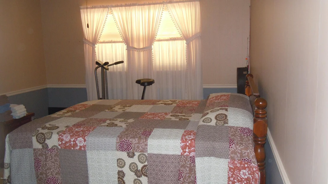 Photo of 910 Kings Post Road