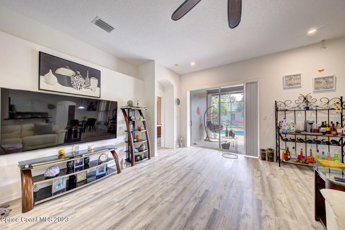 Photo of 1061 Meadowbrook Road NE
