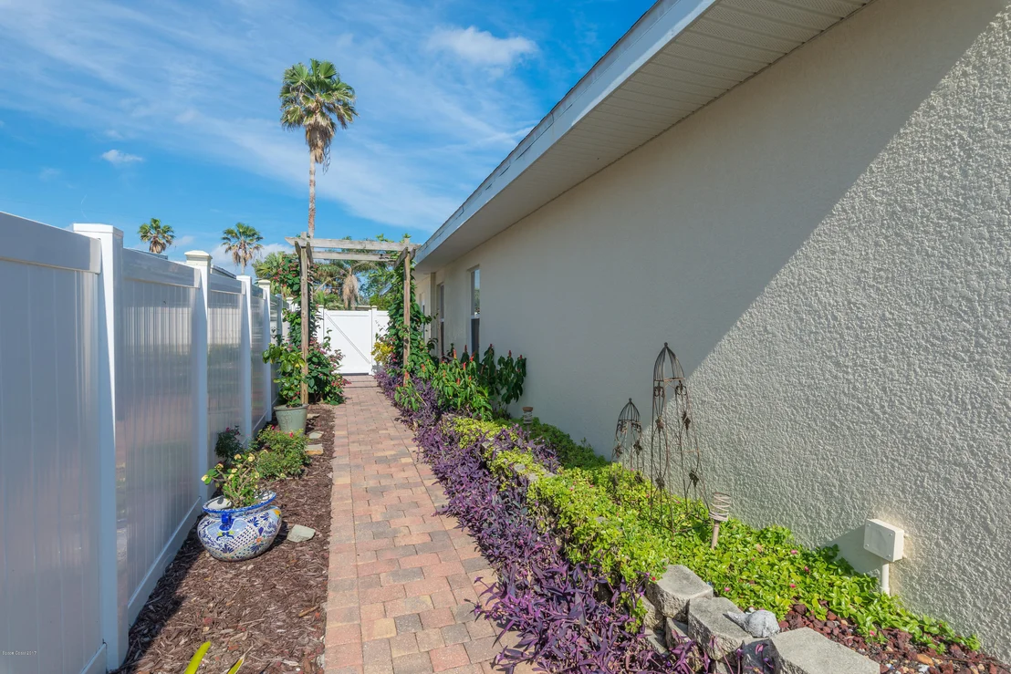 Photo of 423 Angelo Lane