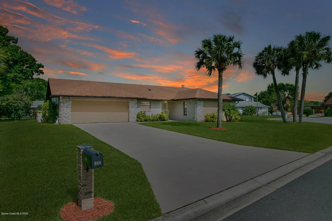 Photo of 980 Long Meadow Lane