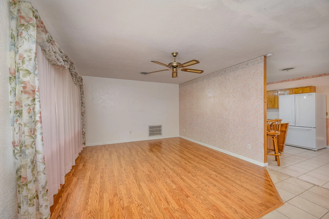 Photo of 981 Lytton Road