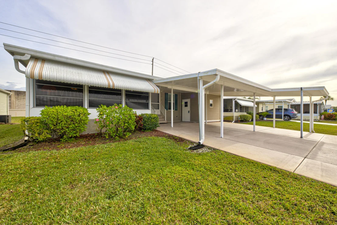 Photo of 665 Outer Drive