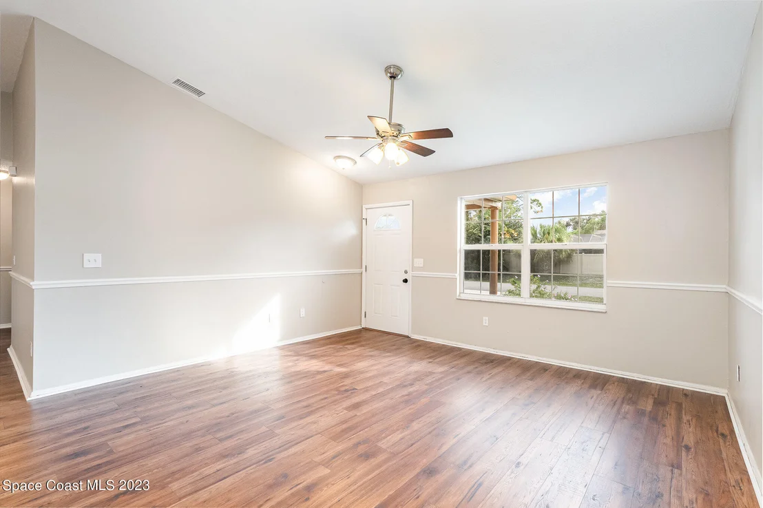 Photo of 5240 Devon Street