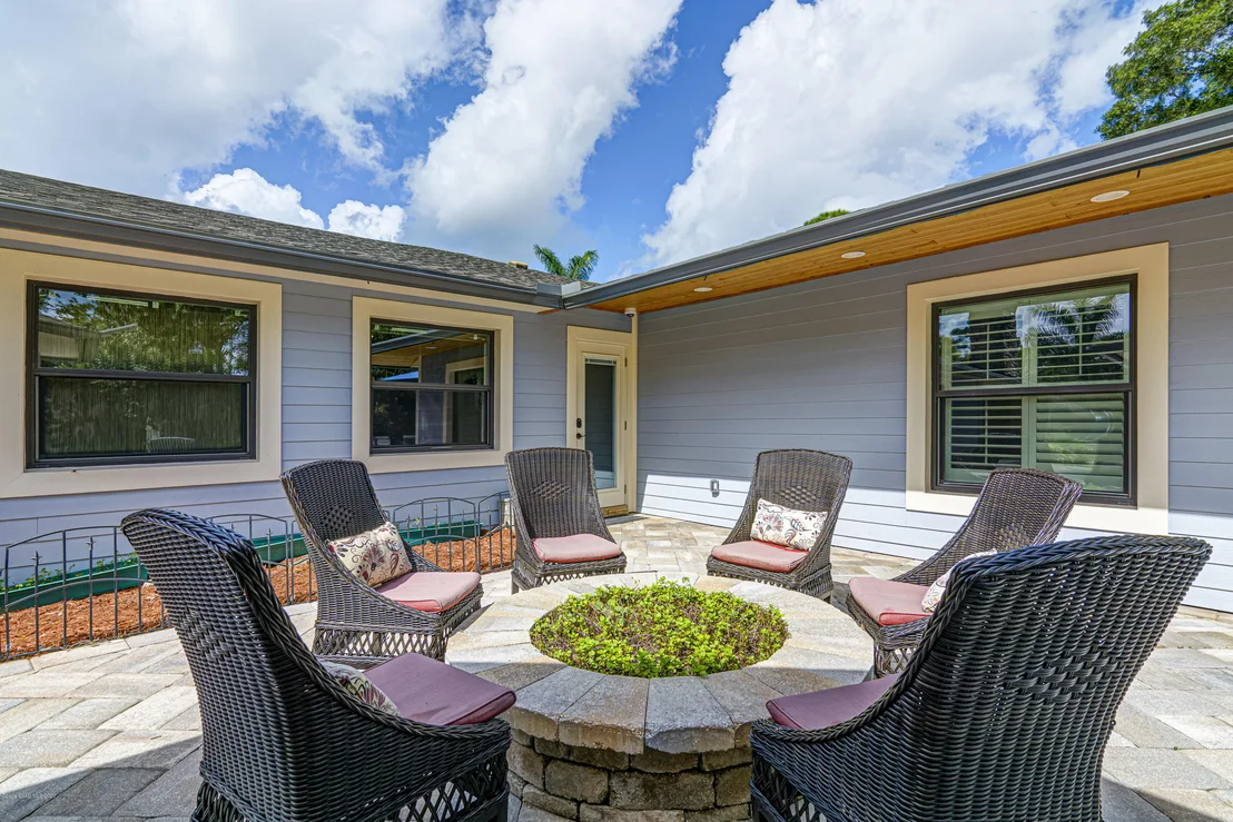 Photo of 4085 Lake Washington Road