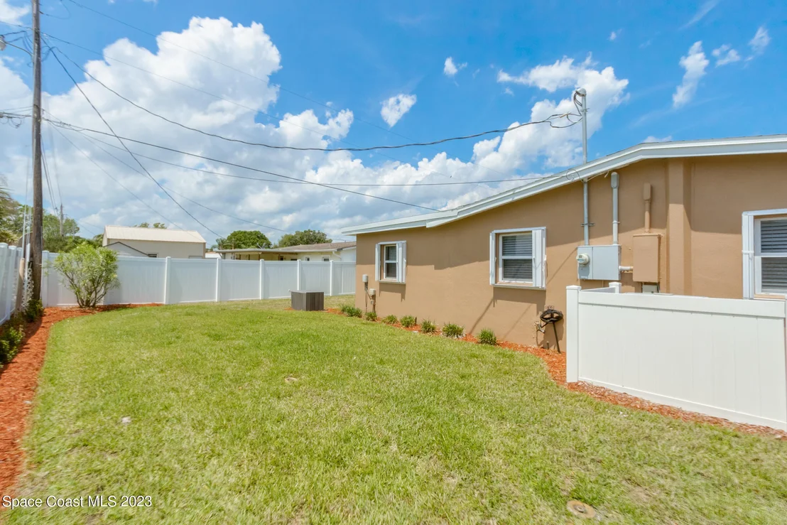 Photo of 842 Ixora Drive