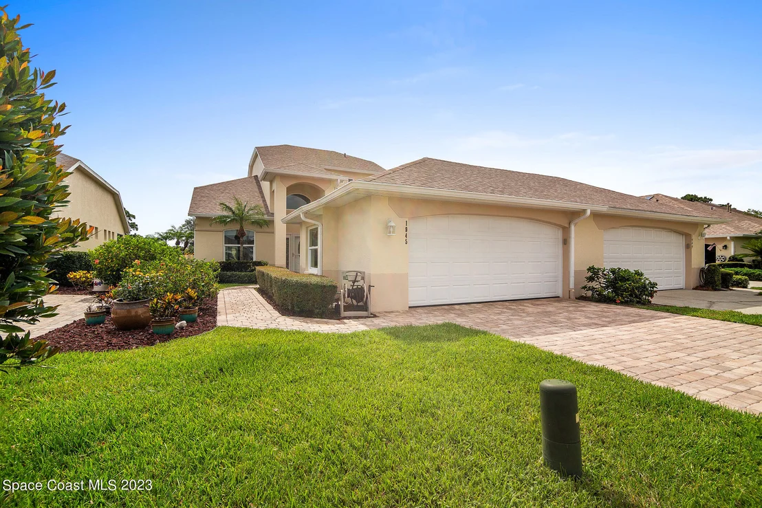 Photo of 1945 Golf Vista Boulevard