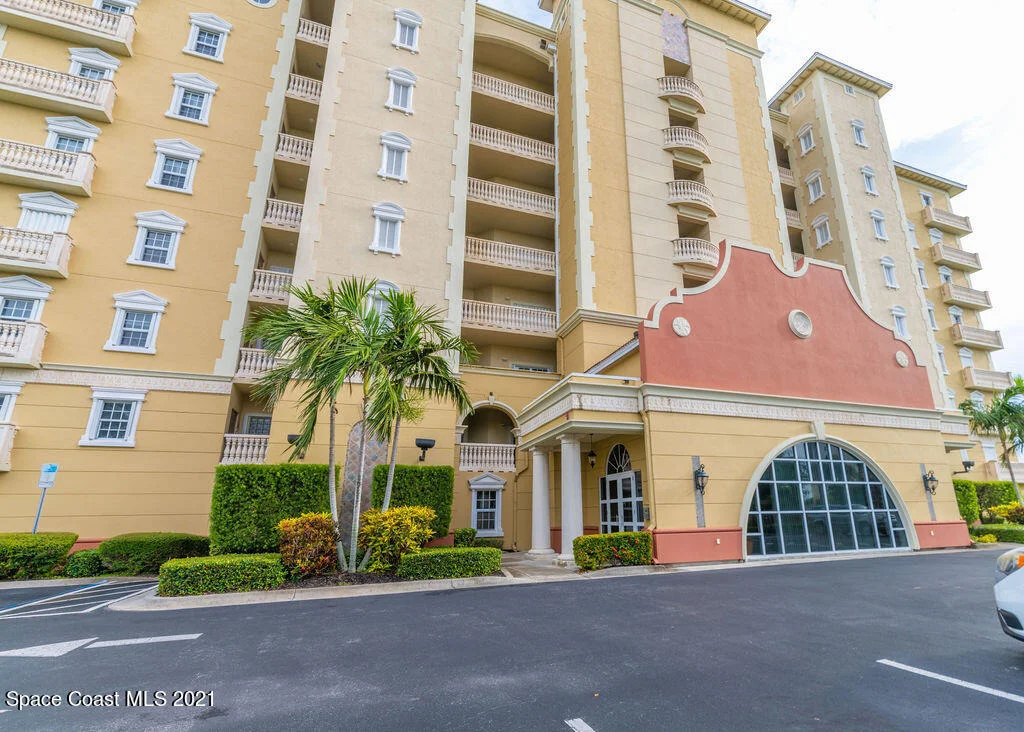 Photo of Unit 702 at 4975 Dixie Highway NE