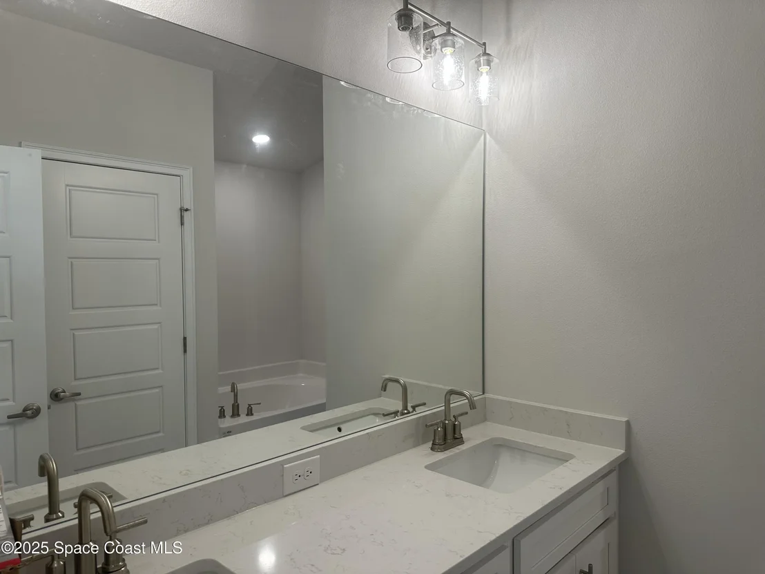 Photo of 955 Kylar Drive NW
