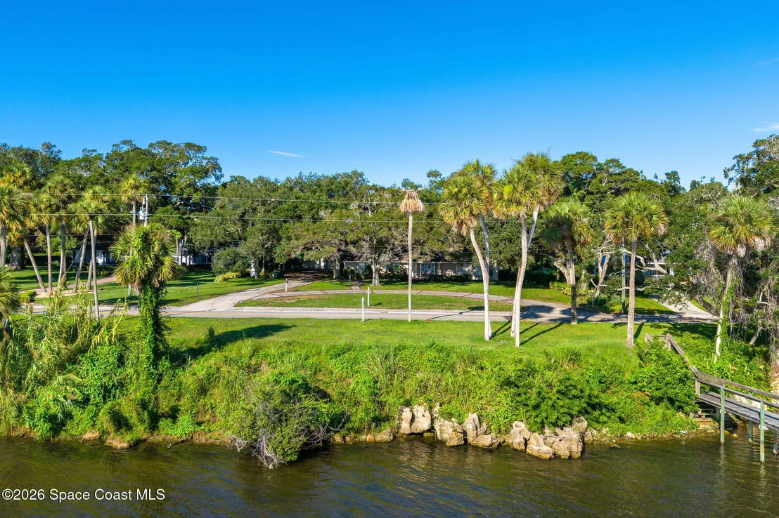 Photo of 925 N Indian River Drive