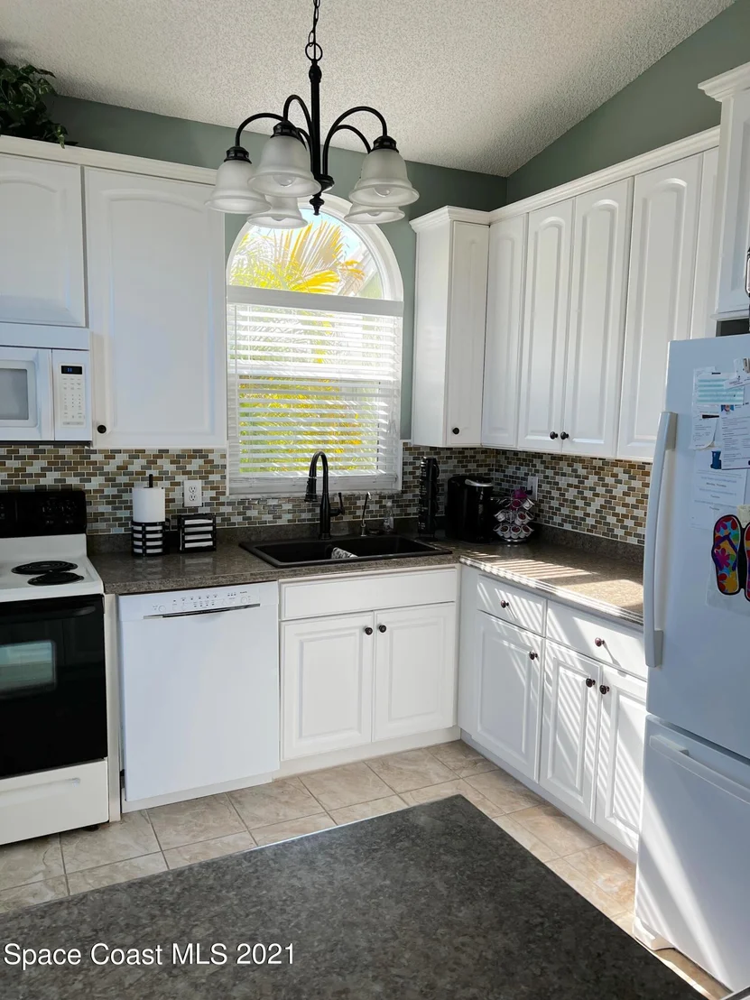 Photo of 1067 Goldenrod Circle NE