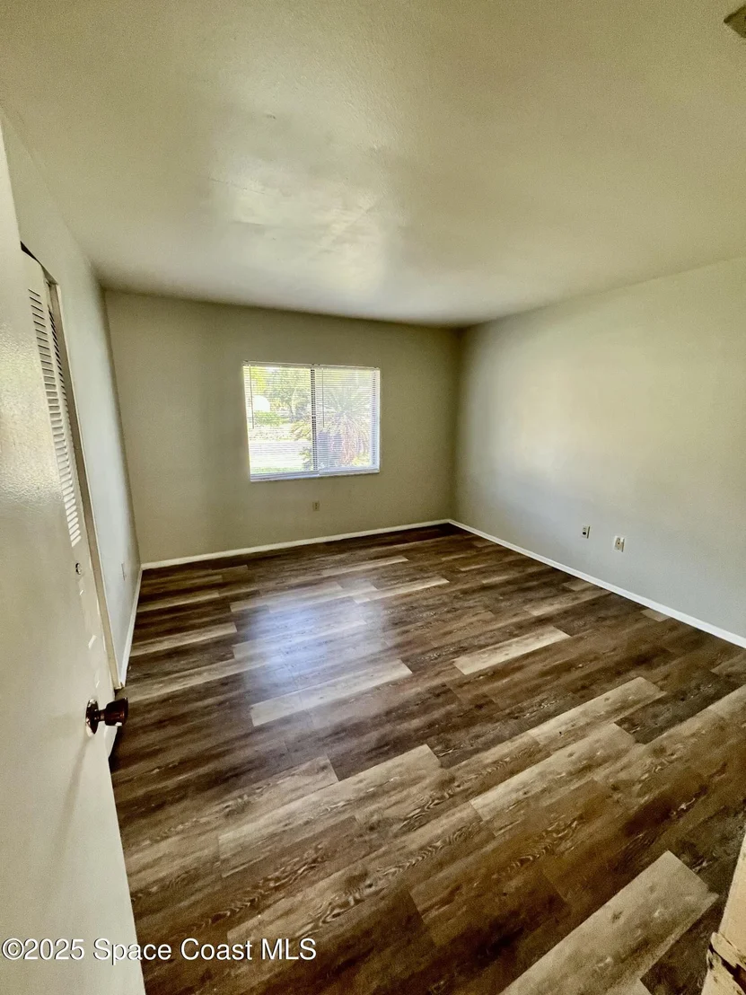 Photo of 1100 Hooper Avenue NE