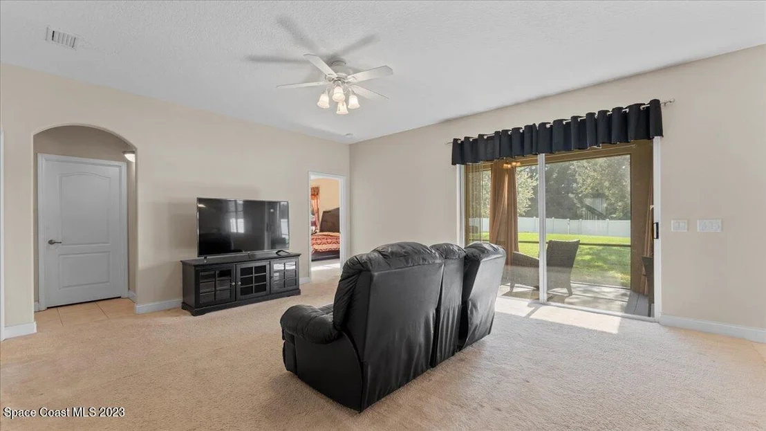 Photo of 2000 Bridgeport Circle