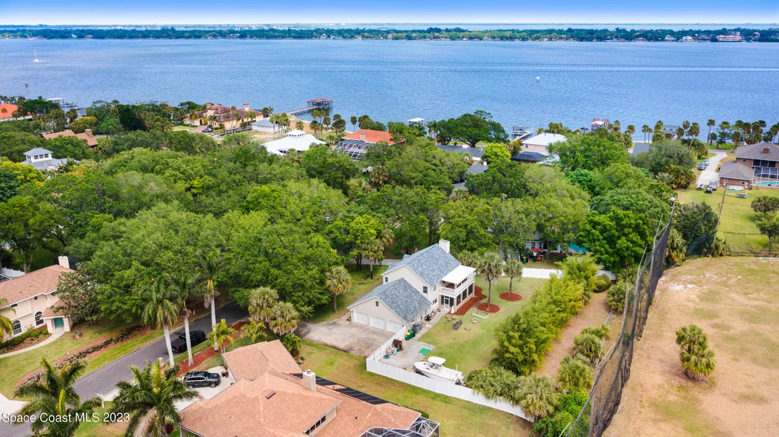 Photo of 2225 Royal Oaks Drive