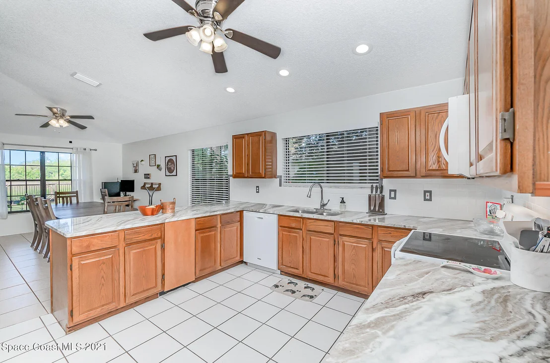 Photo of 1199 Meadowbrook Road NE