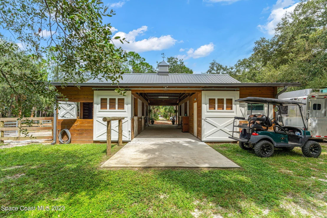 Photo of 5595 Willoughby Drive