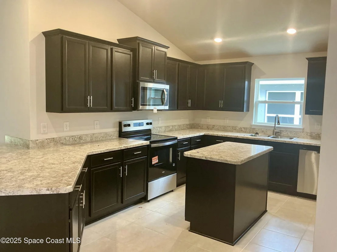 Photo of 1535 Kylar Drive NW