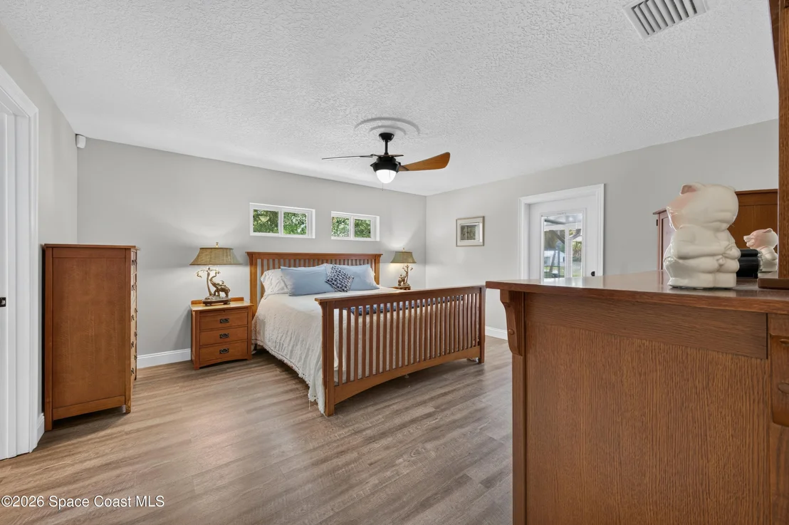 Photo of 5365 Pine Street