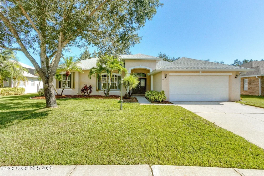 Photo of 1915 Windbrook Drive SE