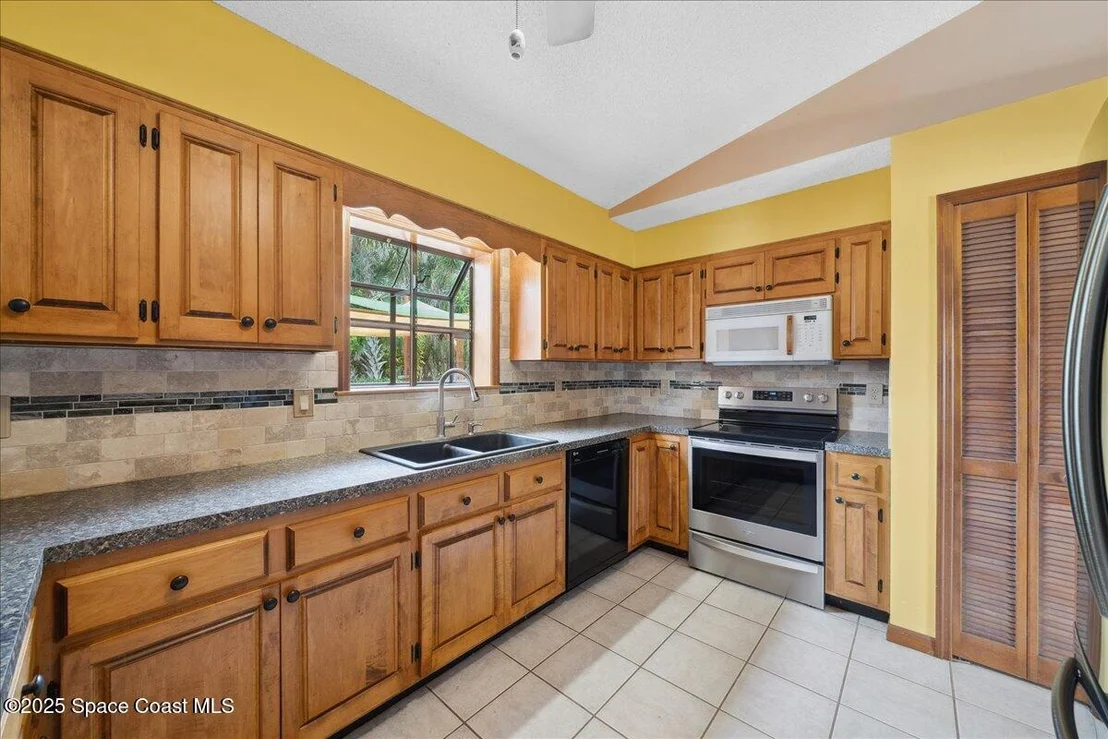 Photo of 1647 Elmhurst Circle SE