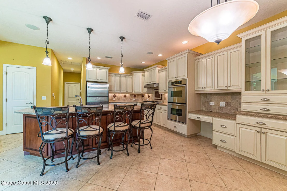Photo of 160 River Drive