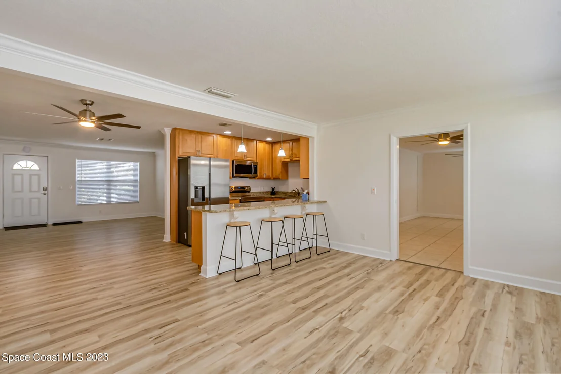 Photo of 842 Ixora Drive